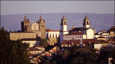 Dans quel pays se trouve Viseu, ville de 60 000 habitants ?