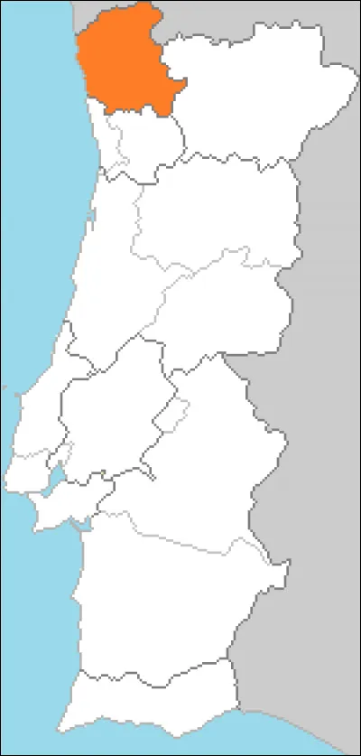 Remontons un peu dans le temps, vers le milieu du XXe siècle. Comment s'appelait la province historique dont Braga était la capitale (représentée ci-dessus) ?