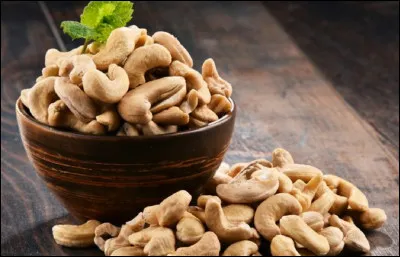 De quel arbre la noix de cajou est-elle le fruit ?