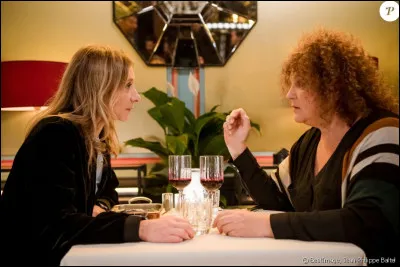 Quel peut être le thème du sketch avec Sylvie Testud et Valérie Mairesse ?