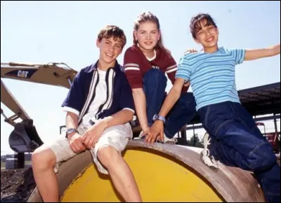 Dans "Super M&eacute;canix", qui est l'actrice pr&eacute;sente au centre de cette photo ?