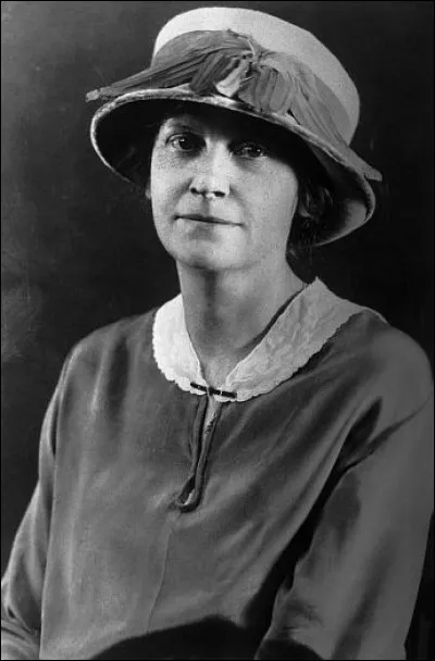 Épouse de Léon Trotski, elle est une militante communiste russe. Quel était son prénom ?