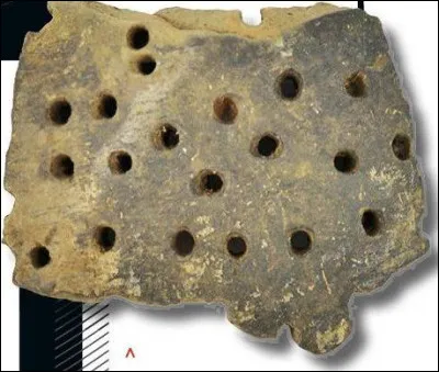 À propos de cet ustensile, d'ailleurs, il faut remarquer qu'à ce jour, les plus anciens fragments nous proviennent ...