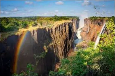 Anciennement Rhodésie du Nord, ma capitale est Lusaka, je suis :