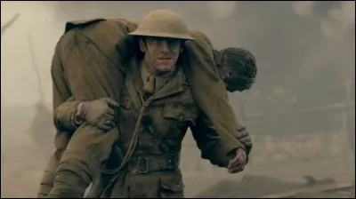 Qui participe à la guerre dans les tranchées au cours de la saison 2 ?