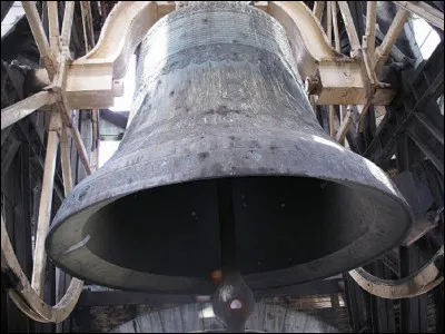 Où se trouve ''La Savoyarde'', la plus grosse cloche de France ?