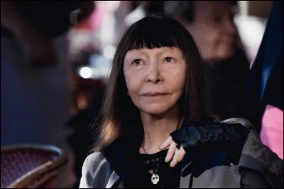 Qui est cette chanteuse, interprète de la chanson ''Pipeau'' ?