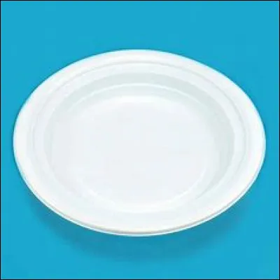 À moins de manger par terre, on y met nos assiettes.