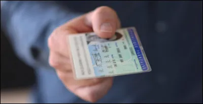 "Il se nomme" se dit...