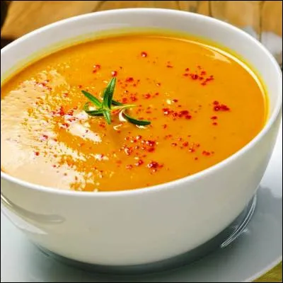 Dans un conte, comment est surnomm&eacute;e la fillette qui go&ucirc;te trois soupes avant d�en manger une, ni trop chaude ni trop froide ?