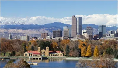 20 juillet 2012. À Aurora, dans le Colorado, une fusillade fait 12 morts et 58 blessés. Dans quel type d'établissement un déséquilibré mental a-t-il ouvert le feu ?