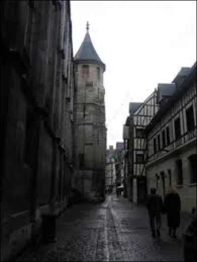 Comme vous le savez Messire, c'est à la Cour des Miracles que l'on peut trouver moult épices rares, je pris donc cette direction quand une bande de mendiants, m'obligea, par leur nombre, à descendre dans la fange de la ruelle, ces gueux tenaient le ... du ... et c'est les guêtres maculées de déchets que je dus continuer !