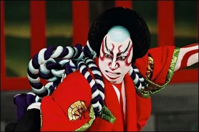 Les masques sont utilisés dans le théâtre japonais. Quel est le nom du théâtre de forme épique du théâtre japonais traditionnel ?