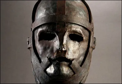 Quel est le nom de l'un des prisonniers les plus fameux de l'histoire française, mort en 1703 à la Bastille, au terme d'une longue captivité ?