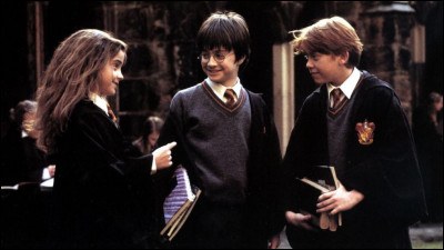 Auquel de ces cours Harry & Ron arrivent-ils en retard au début du premier film ?