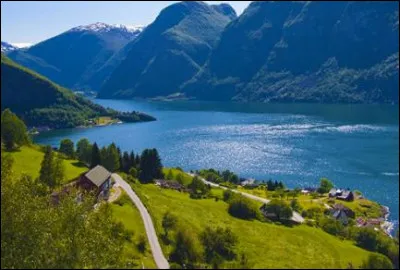 Quelle est la profondeur maximale du fjord le plus profond de Norv&egrave;ge ?