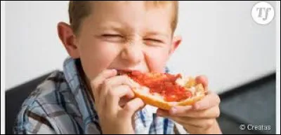 Que constitue le petit déjeuner principal des Anglais ?