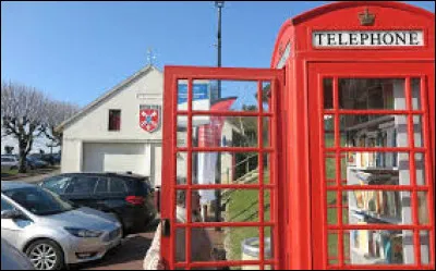 En quelle année les cabines téléphoniques ont-elles été inventées ?