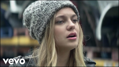 De quel clip de Louane est extraite cette image ?