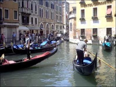 Quelle ville est appele la 'cit des Doges' ?