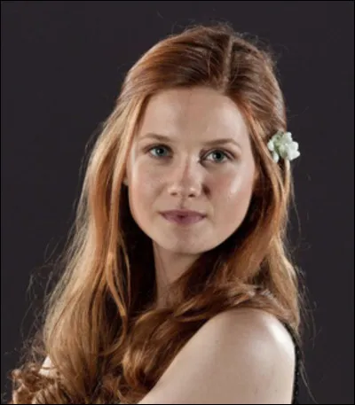 Tu rentres chez Madame Guipure. Elle te demande d’attendre à côté d’une fille qui dit s’appeler Ginny Weasley. Que fais-tu ?