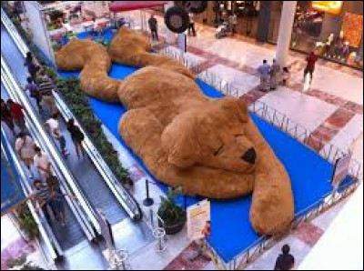 Combien mesure le plus gros ours en peluche du monde ?