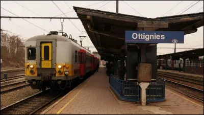 Quel peintre belge avait &eacute;t&eacute; nomm&eacute; chef de gare d'Ottignies ?