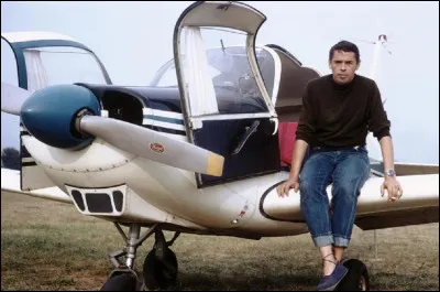 Quel est le surnom de l'avion qu'il avait acheté à Tahiti ?