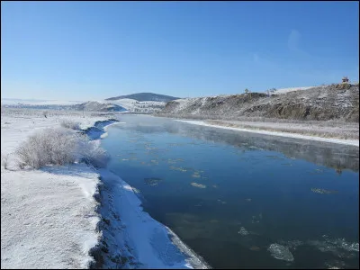 Outre un fleuve sino-russe, l'Amour désigne aussi une entité fédérée de la Russie. De quel type de division administrative s'agit-il ?