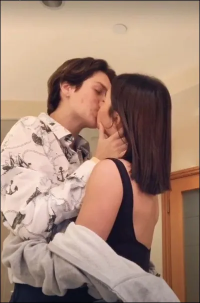 Comment s'appelle l'ex de Charli ?