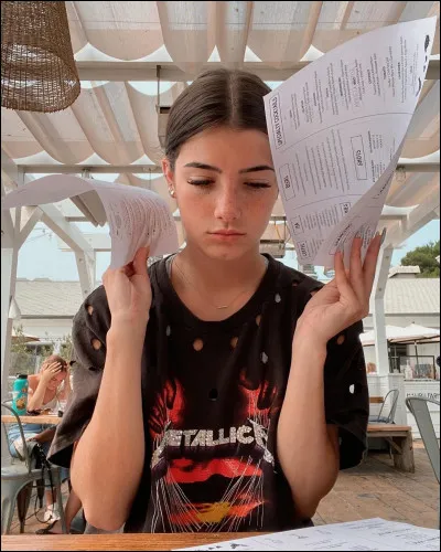 Dans quelle ville Charli habite-t-elle ?