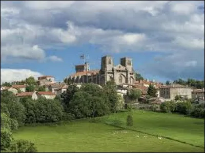 Je vous propose de partir en Auvergne-Rhône-Alpes à la découverte de La Chaise-Dieu et de son abbatiale Saint-Robert. Village de l'arrondissement de Brioude, il se situe dans le département ...