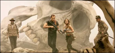 Dans "Kong : Skull Island", quel est le deuxième monstre que l'équipage affronte ?