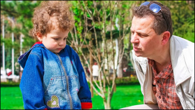 Louis tu vas me faire le plaisir de faire la bise (..) ta (......) !