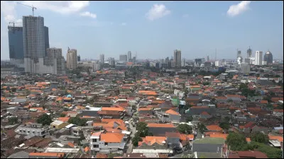 Surabaya, 3,3 millions d'habitants, est une ville d'...