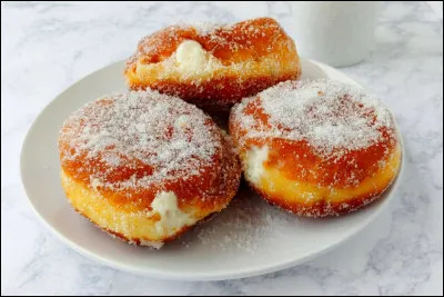 Quels sont ces beignets de la cuisine polonaise réalisés avec de la pâte à brioche ?