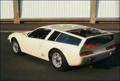 Recette : Sur un modèle de coupé existant - ici une Fiat Dino - collez un arrière rallongé façon "break", avec un hayon vitré. Voilà, vous avez le modèle ...