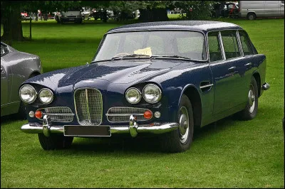 Sinon, en version 1961, vous avez ce modèle ... de chez ..., où l'on persiste à vouloir mettre 4 portes !