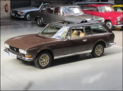 1971 > Encore une Française, encore une dessinée par un Italien (Pininfarina) ! Et pas n'importe laquelle, puisqu'il s'agit de la 504 ...