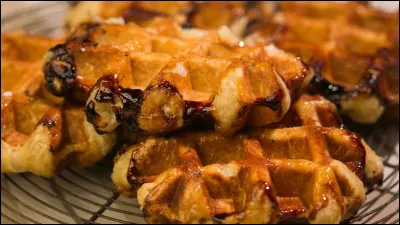 Quelle ville belge est réputée pour ses délicieuses gaufres au sucre ?