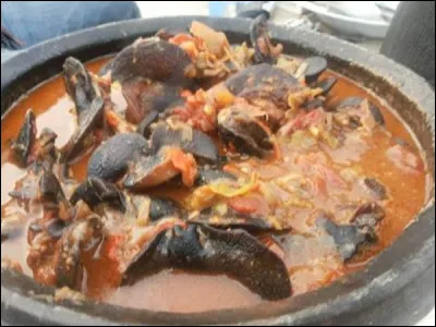 Au Ghana ils peuvent atteindre la taille d'un poing. On les sert en soupe pour le repas de Noël. Ce sont...