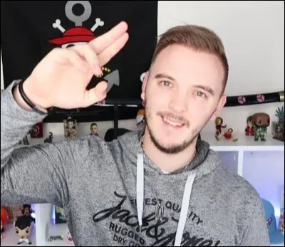 Quel est le vrai nom de Frite, son ami YouTubeur ?