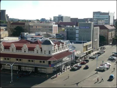 Bulawayo, 750 000 habitants, est une ville d' ...