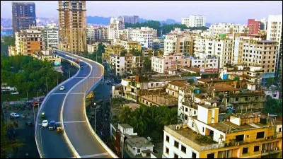 Chittagong, 3,5 millions d'habitants, est une ville d' ...