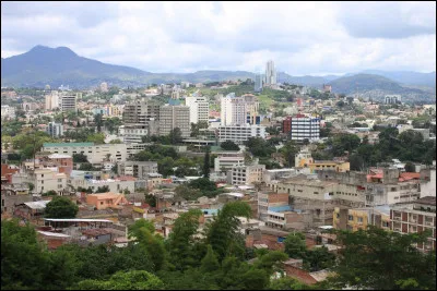 Tegucigalpa, 1,3 million d'habitants, est une ville d' ...