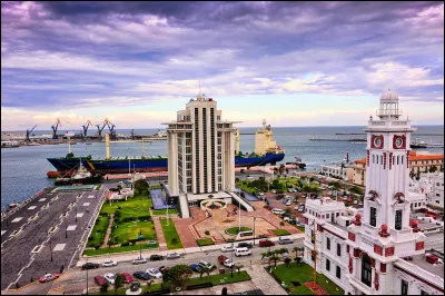 Veracruz, 600 000 habitants, est une ville d' ...
