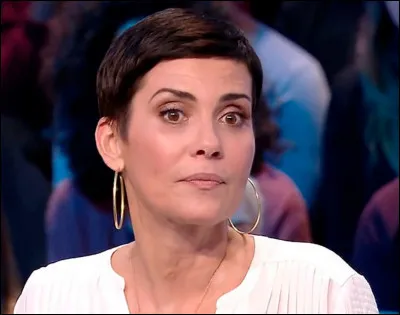 Qui est cette animatrice de lémission de téléréalité axée sur la couture ''Cousu main'' ?