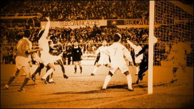 Quel célèbre footballeur a marqué volontairement un but de la main qualifiée de ''Main de Dieu'' par le joueur lui-même ?