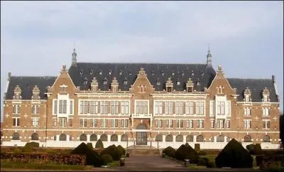 Universit Perrin de Lens ou Universit de L'Artois ( Ancien grands bureaux des mines de Lens). Quand vous tes lve en universit vous tes...