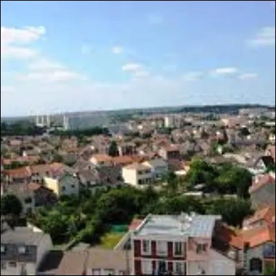 Quel service fran&ccedil;ais &agrave; comp&eacute;tence nationale est bas&eacute; depuis 2013 &agrave; Pierrefitte-sur-Seine ?